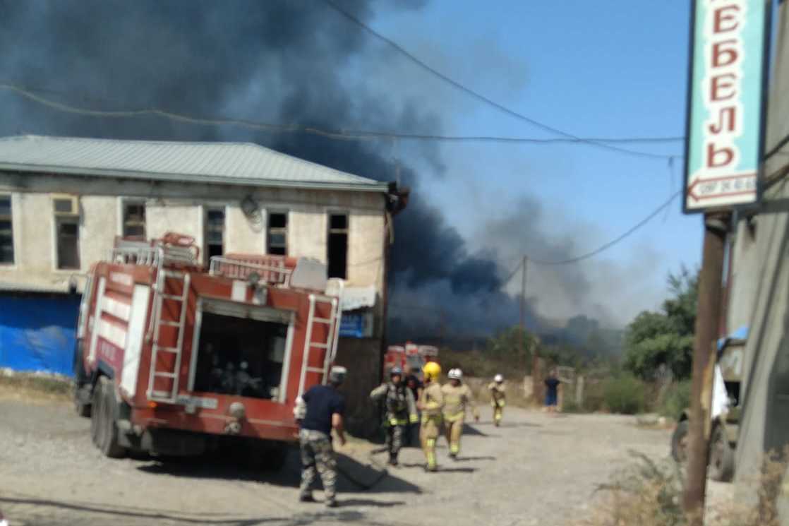В результате пожара, возникшего в одном из зданий Степанакерта, сведений о пострадавших на данный момент нет