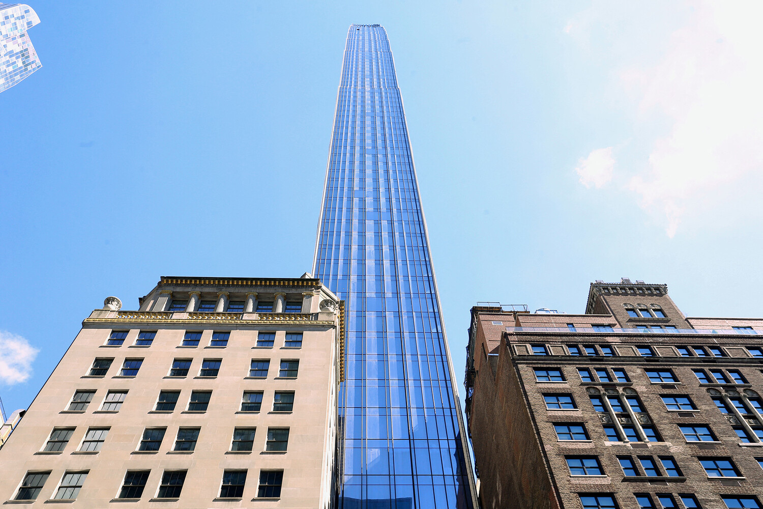 В Нью-Йорке завершилось строительство небоскреба Steinway Tower, который называют «самым тонким в мире»