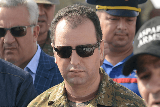 Министр обороны Армении намерен вступить в ряды Республиканской партии Армении