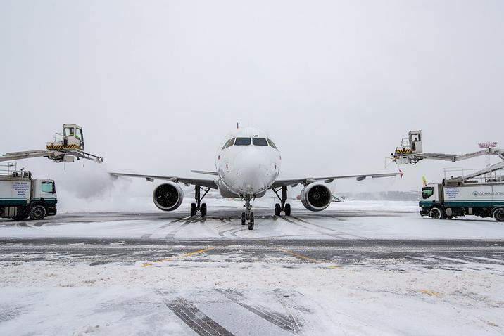 Снегопад в Москве вызвал перебои в авиасообщении с Ереваном