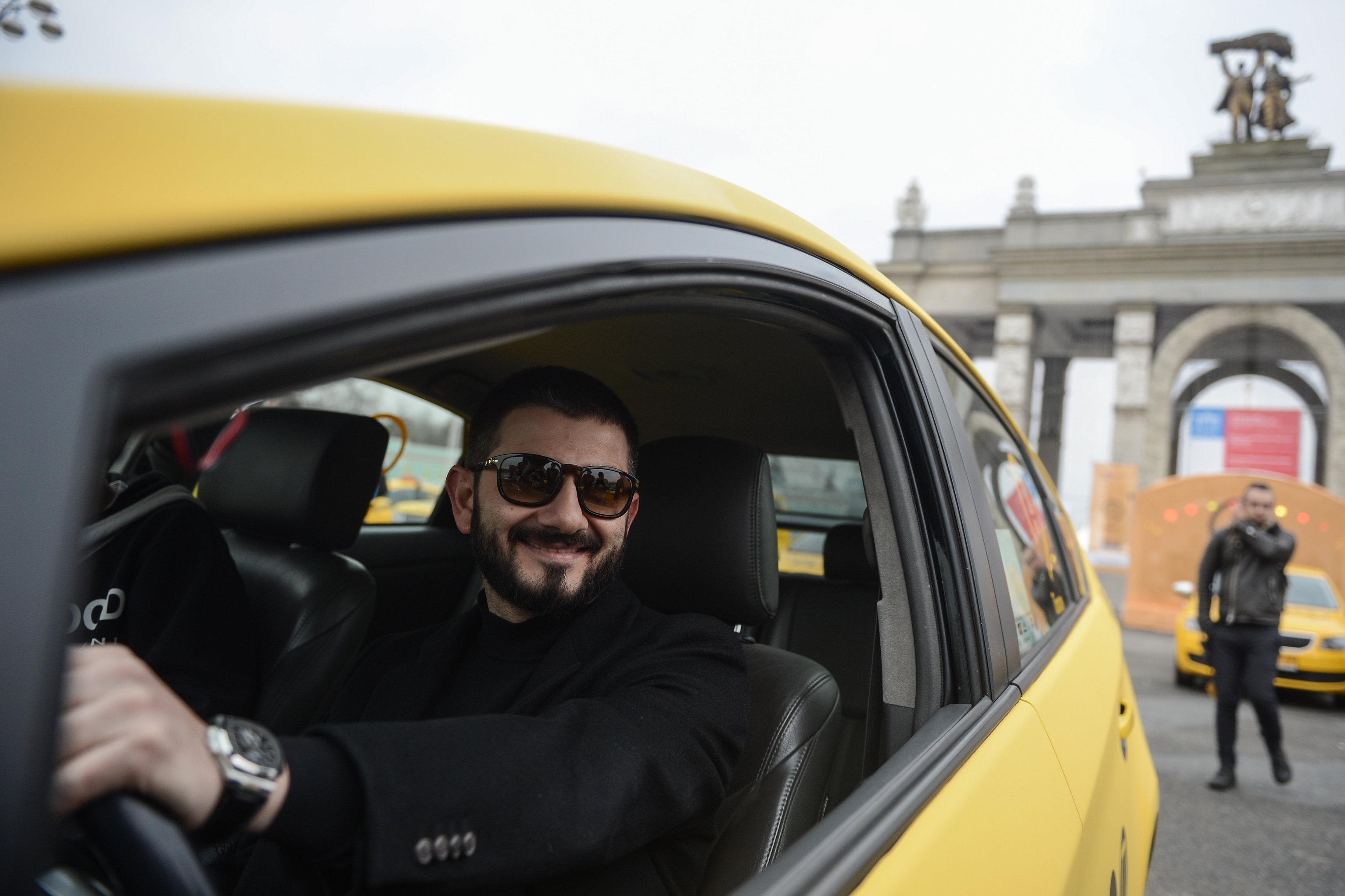 Армянских таксистов и их коллег в Москве заставят выучить английский