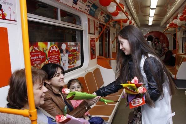 В Международный женский день девушки и женщины в Ереване смогут ездить на общественном транспорте бесплатно
