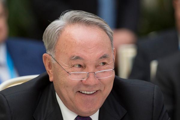 Президент Казахстана посоветовал чиновникам льстить некрасивым женщинам