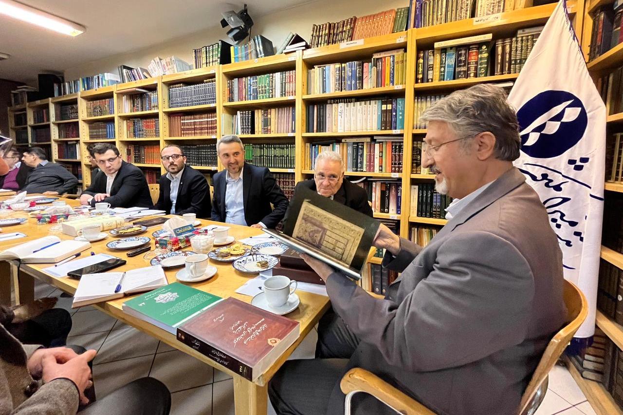Иранские специалисты передали Матенадарану три рукописи на двух языках