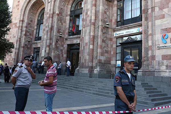 В здании Минтранса Армении бомбы не обнаружено