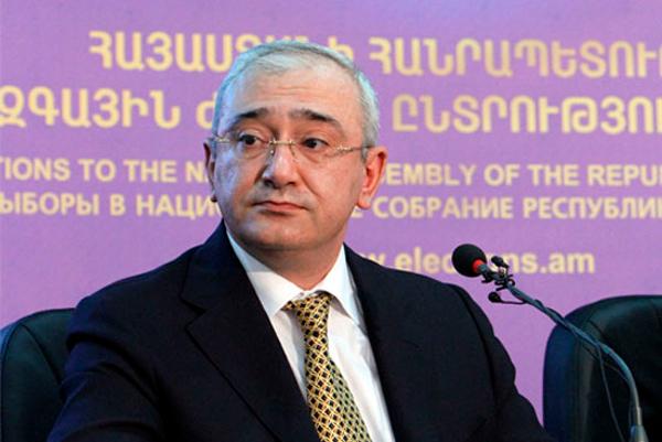 На 2009 избирательных участках Армении с 08:00 утра начались парламентские выборы — Тигран Мукучян