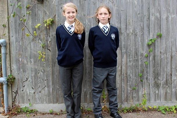 Ученики и ученицы английской школы будут носить брюки, чтобы не обижать трансгендеров