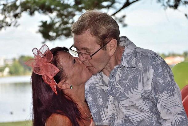 Мужчина с Альцгеймером сделал жене предложение, забыв, что они женаты более 30 лет