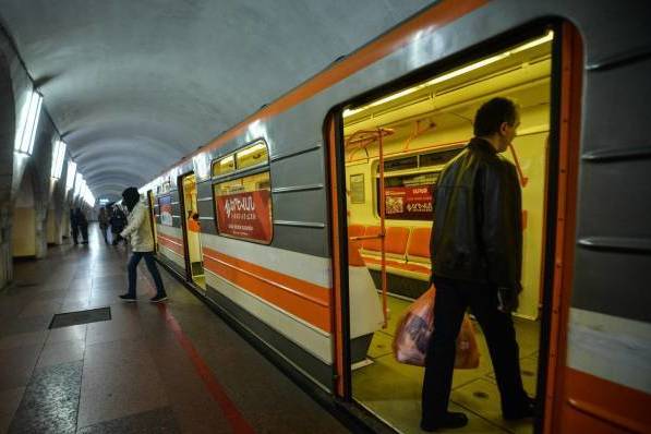 Сегодня на станциях ереванского метро звучит музыка Артура Григоряна