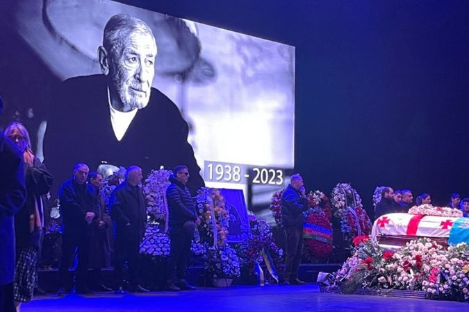 В Тбилиси простились с Вахтангом Кикабидзе