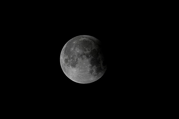 В ночь с 4 на 5 июля земляне смогут наблюдать Громовую Луну − частичное полутеневое лунное затмение
