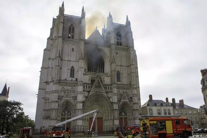 «Охвачен угрызениями совести и поражен масштабами событий»: подозреваемый в поджоге собора в Нанте признал вину