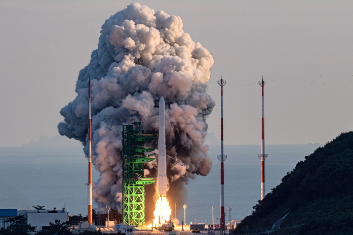 Южная Корея впервые запустила в космос ракету-носитель
