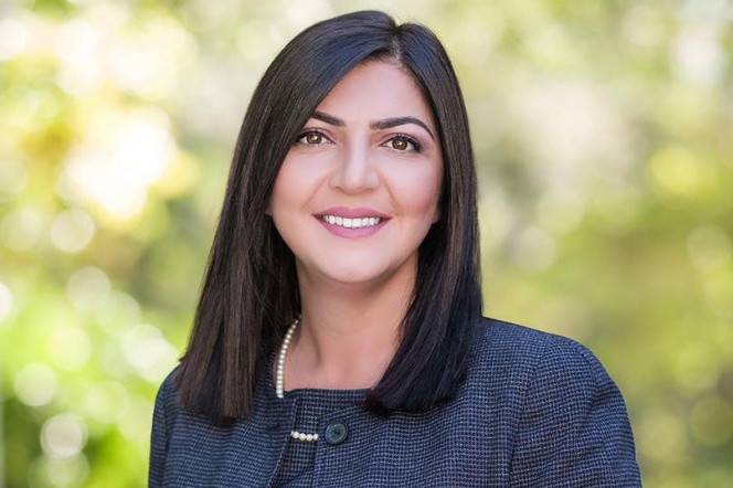 Элен Асатрян стала первой американкой армянского происхождения и самой молодой женщиной, избранной в городской совет Глендейла