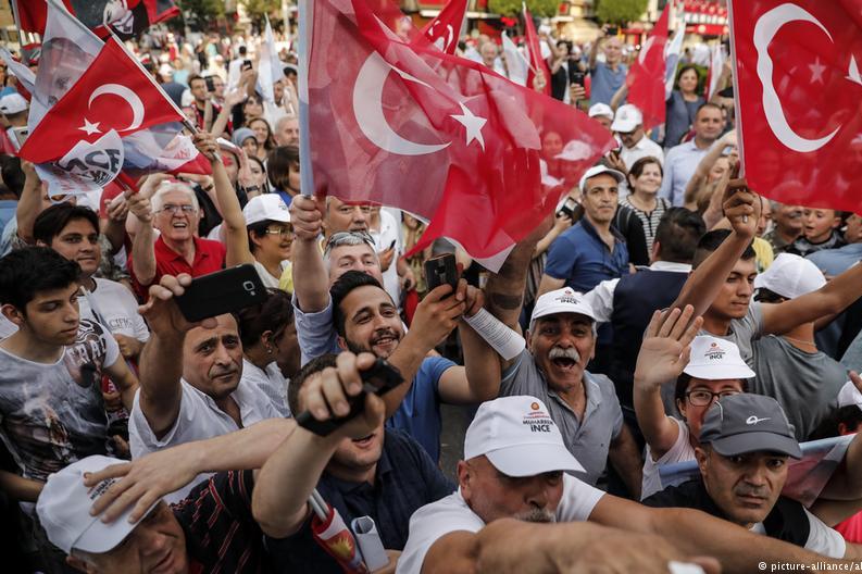 На митинг против Эрдогана вышло 2,5 миллиона человек