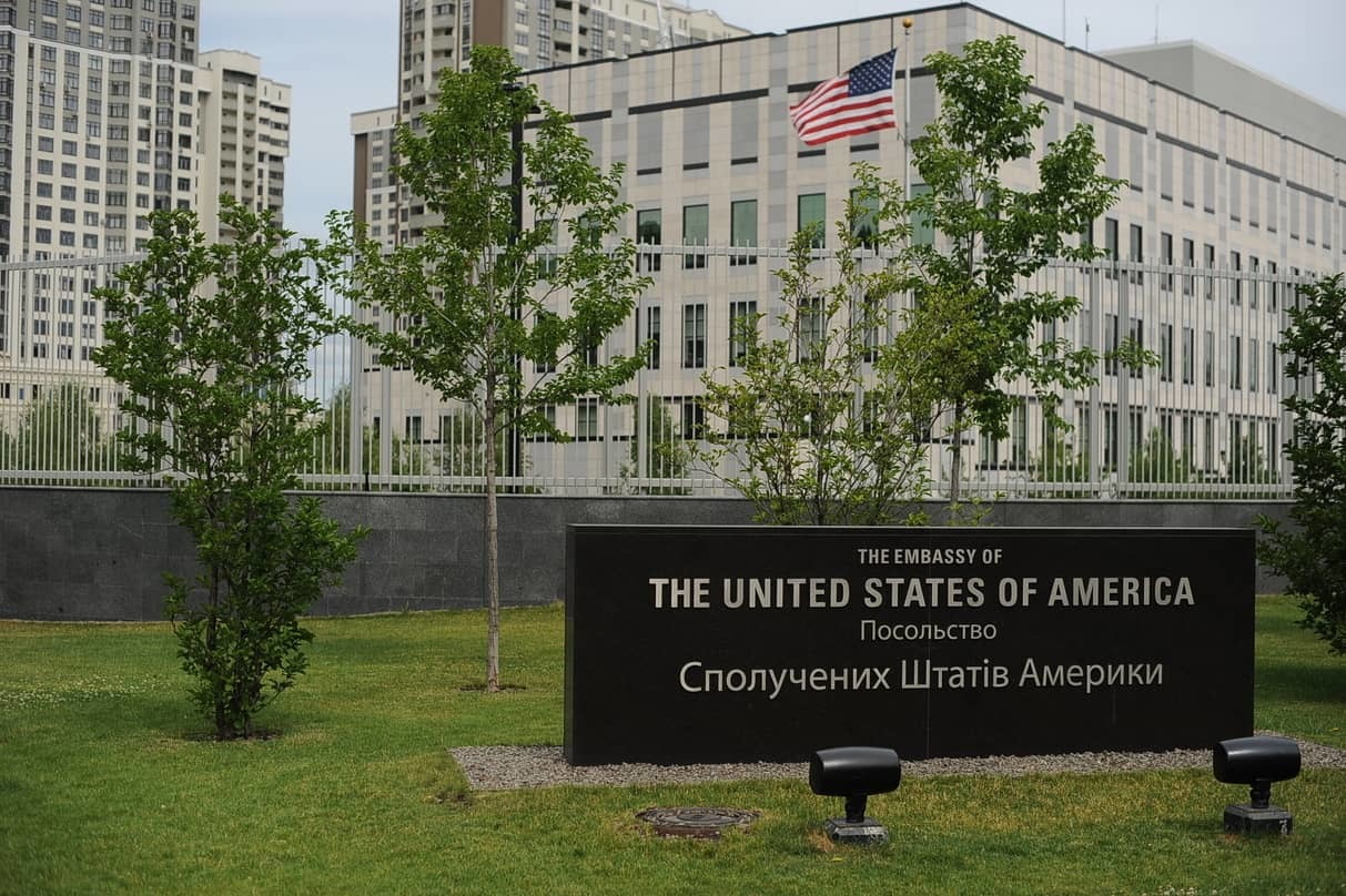 Посольство США призвало американских граждан покинуть Украину