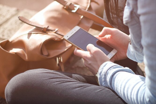 Пользователи берут смартфон в руки просто так в 9 из 10 случаев: исследование 