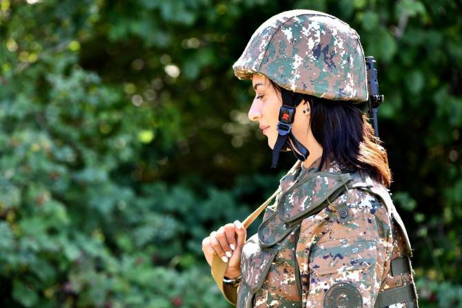 По инициативе Анны Акопян для женщин 18-27 лет будут проведены учения по начальной военной подготовке