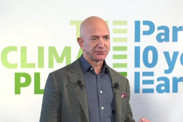 Богатейший человек мира дал 10 миллиардов долларов на 