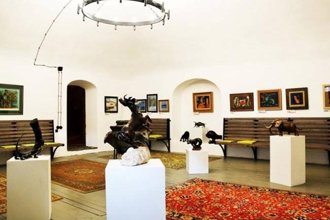 В историческом особняке Лазарянов открылся арт-салон Культурного центра посольства Армении в РФ