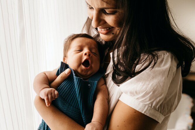 Младенцы воспринимают материнский запах как символ безопасности: исследование 