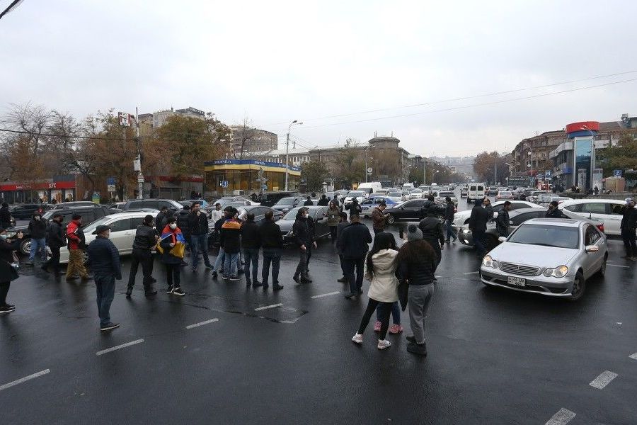 «Իրենց հեռացումով Արցախը երբեք չի լինելու Ադրբեջանի կազմում, Հայաստանը չի թուրքացվելու»․ «Դիմադրության» աջակիցները երթերով փողոցներ են փակում
