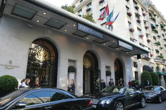 В Париже грабители совершили налет на «лучший в мире» отель