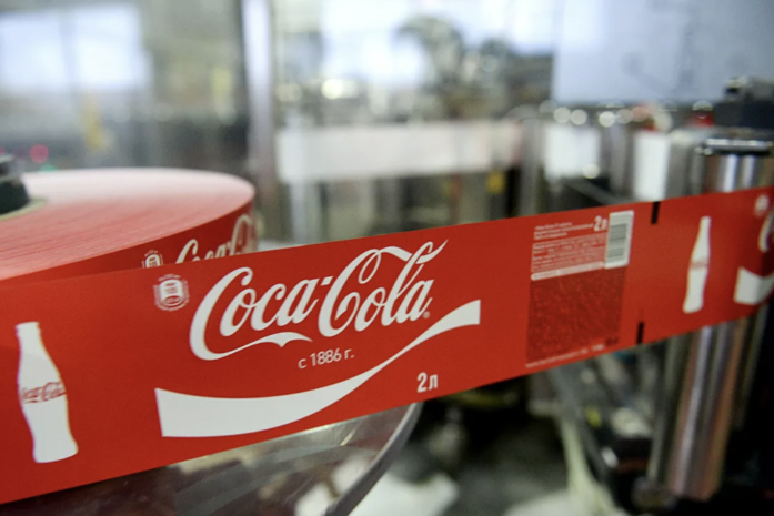 Coca-Cola приостанавливает рекламу в соцсетях из-за «расизма»