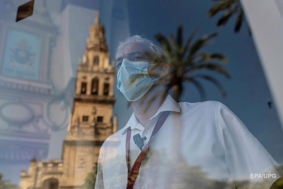 В Испании объявили 10-дневный траур по жертвам коронавируса: он самый продолжительный в истории демократии