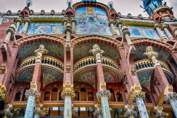История одного шедевра: Дворец каталонской музыки – одно из самых ошеломляющих по красоте учреждений культуры