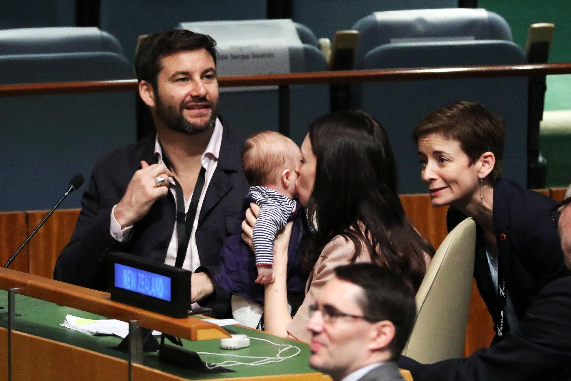 Премьер Новой Зеландии посетила саммит Генеральной Ассамблеи ООН с 3-месячной дочерью