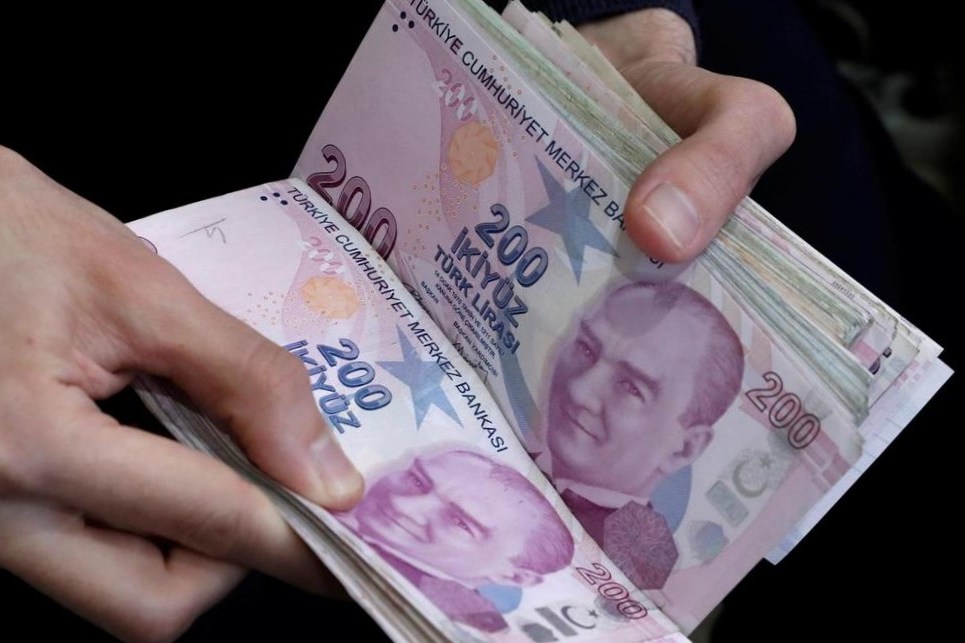 Турецкая валюта упала до рекордно низкого уровня