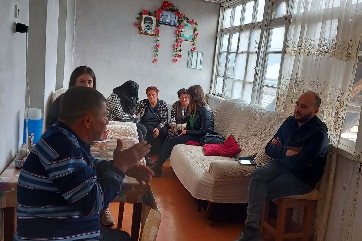 Արցախի ՄԻՊ ներկայացուցիչները և հոգեբաններ այցելել են Խրամորթից տեղահանված ընտանիքներին