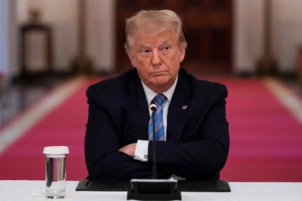 Facebook впервые удалил пост Дональда Трампа, а Twitter заблокировал его штаб заявив, что он распространяет ложную информацию о коронавирусе