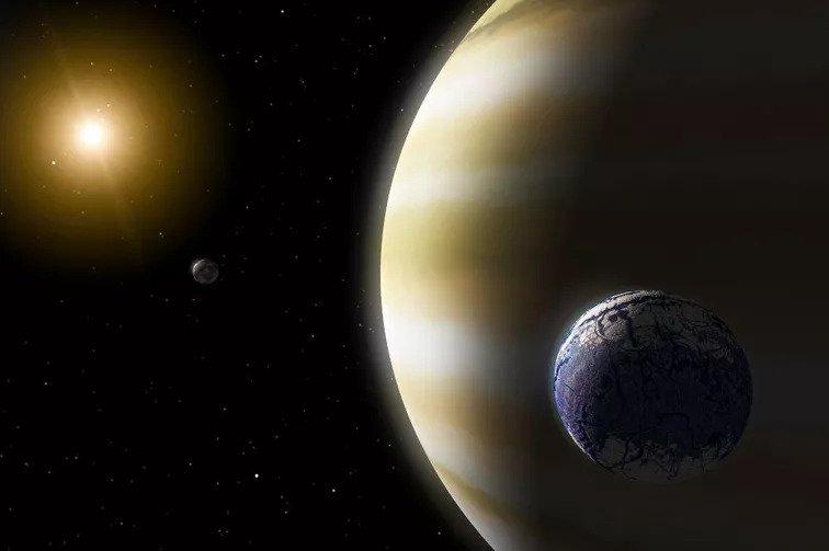 Вокруг странной гигантской экзопланеты могут быть потенциально жизнепригодные луны 