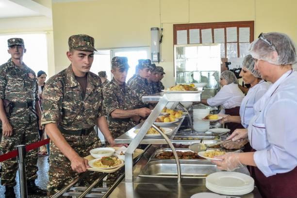 Арцрун Ованнисян опубликовал фото процесса предоставления питания в воинских частях