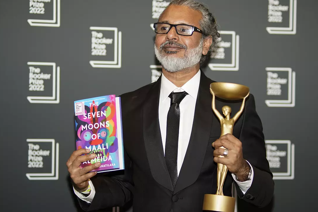 Писатель из Шри-Ланки Шехан Карунатилака получил Букеровскую премию по литературе