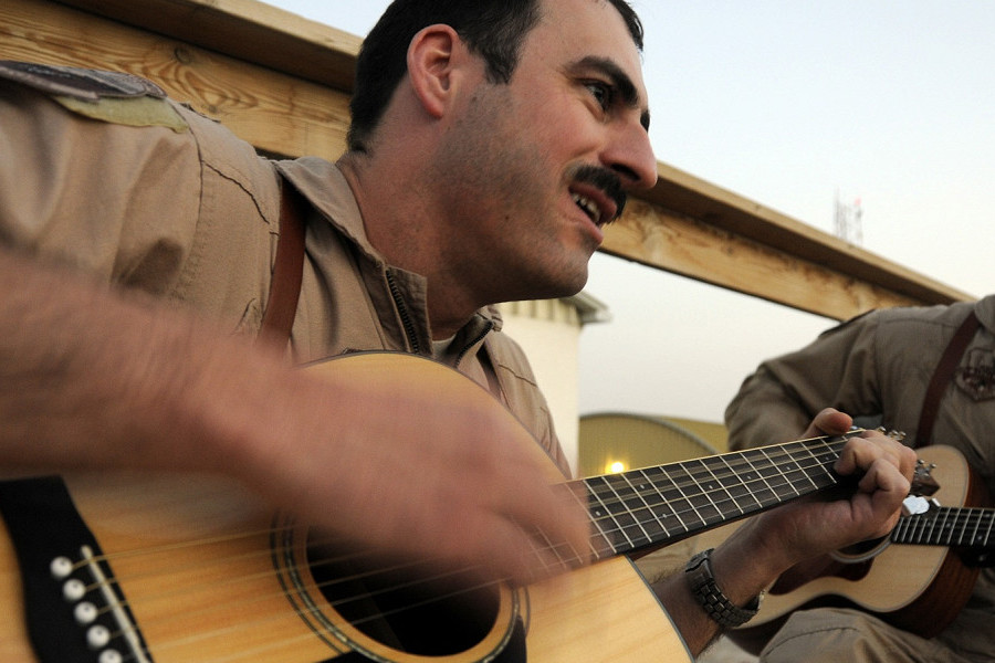 «Не соответствует нормам ислама»: талибы запретят публично слушать и исполнять музыку в Афганистане