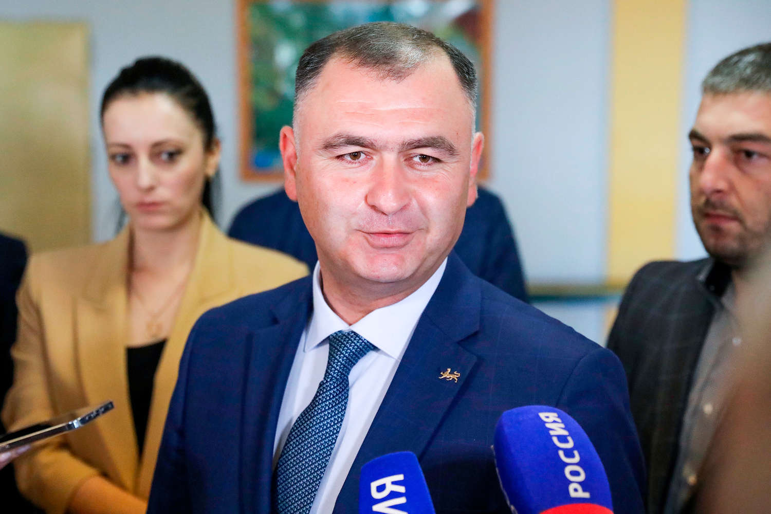 Президент Южной Осетии приостановил действие указа о назначении референдума по вхождению республики в состав России
