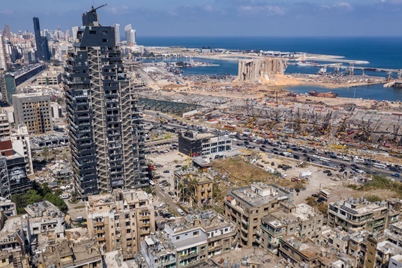 В Бейруте еще на месяц продлили режим чрезвычайного положения: исследование почвы в порту не выявило следов ракетного обстрела