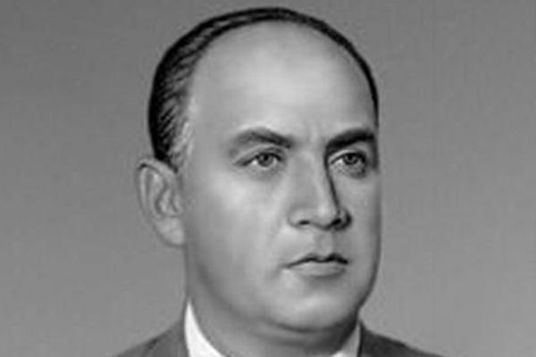Армянин Павел Лисициан –один из лучших баритонов XX века. Первый советский солист, выступивший в «Метрополитен-опера». Немного О 