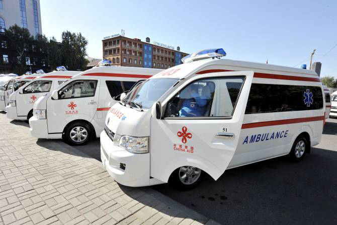 МЧС Армении получило 4 машины скорой помощи