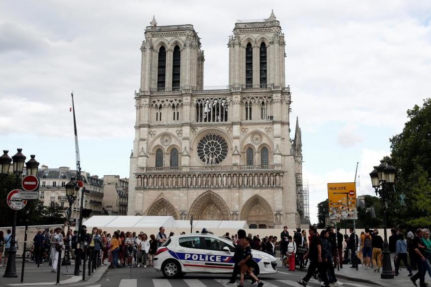 Прокуратура Парижа исключила версию об умышленном поджоге в соборе Нотр-Дам