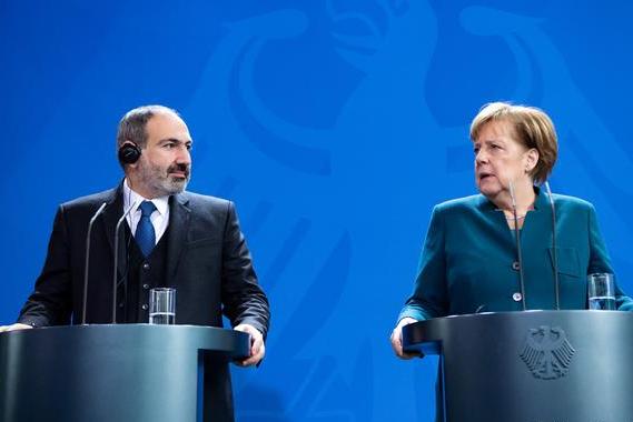 «Мы не пытаемся сидеть на двух стульях, у нас нет такой цели»: интервью Никола Пашиняна Deutsche Welle