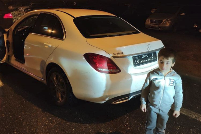 Кадыров подарил Mercedes пятилетнему мальчику. Тот отжался четыре тысячи раз в честь главы Чечни