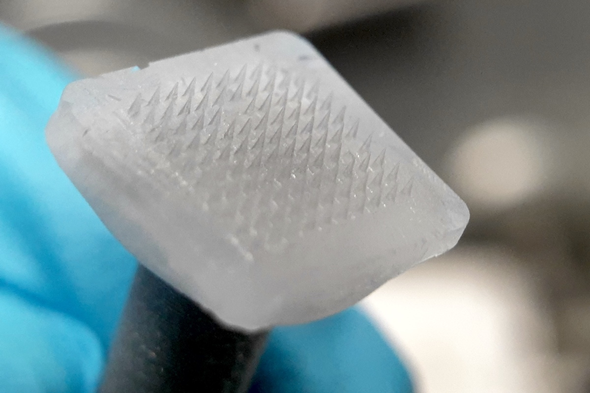 Для тех, кто боится уколов: разработан патч с ледяными микроиголками для безболезненных инъекций