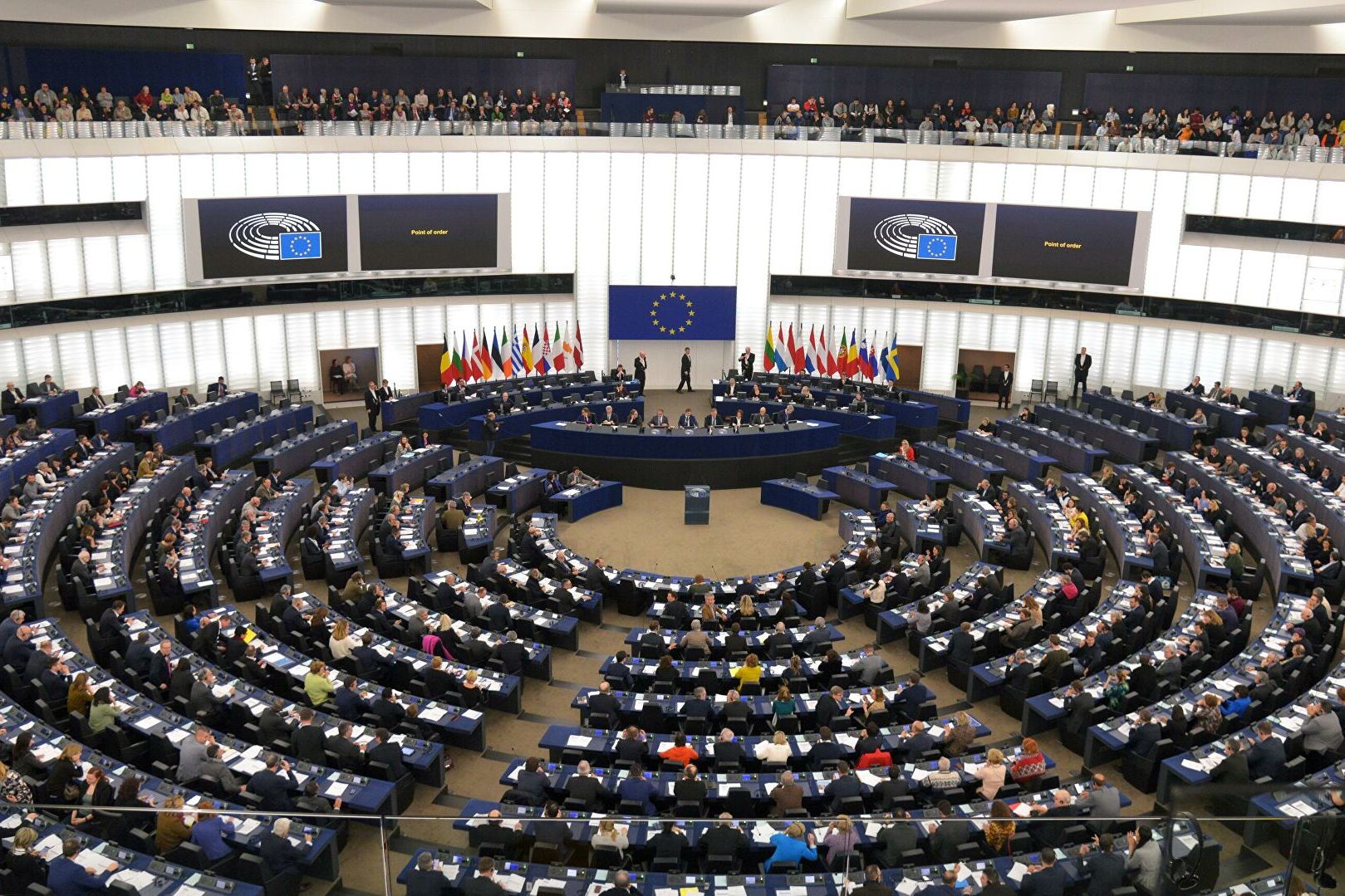 Европарламентарии осудили претензии Азербайджана на территории Армении