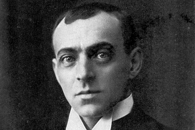 Армянин Евгений Вахтангов – великий режиссер, разработчик формулы «Фантастического реализма», с помощью которой стремился раздвинуть границы бытового и психологического правдоподобия на сцене. Немного О 