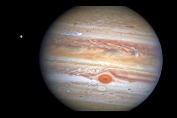 NASA зафиксировало на Юпитере уникальный шторм, способный «поглотить Землю»