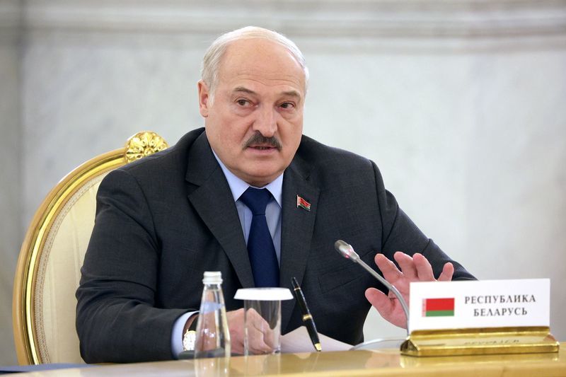 Лукашенко: Запад проводит против Белоруссии и России полномасштабную агрессию